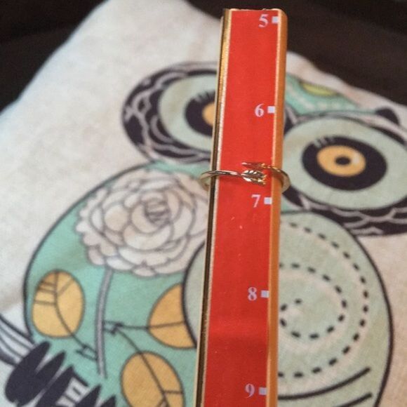 Gold Arrow Ring - Picture 3 of 3